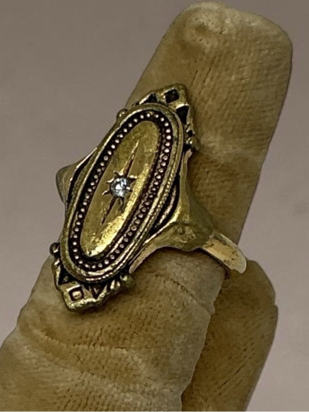 Avon Kensington Ring Victorian Revival Style